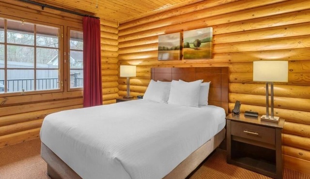 Enjoy Scenic Comfort in a Roomy Suite w/Full Kitchen
