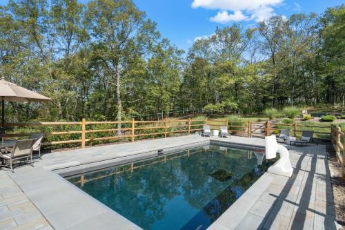 ESKape Manor - Great Views Hot Tub & Fun Amenities