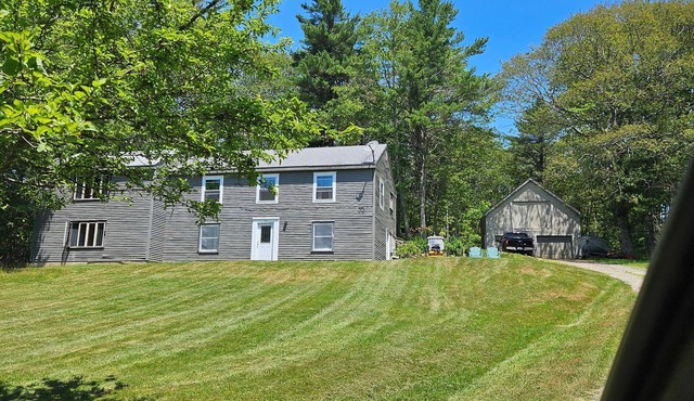 Everything you need, 800 feet from the Kennebec River !