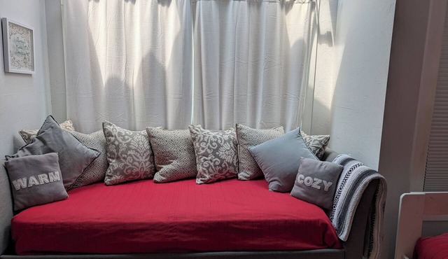 Exceptional warm&cozy TWNH with hot tub&fireplace and customize stays in Windham