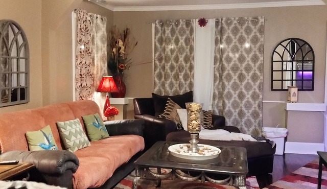 Experience comfort near sports action, 4BR/1Bath home by Arrowhead 14 min. in Independence