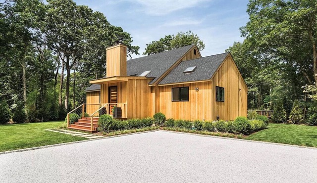 Experience Serene Luxury: Villa Direen, Your East Hampton Escape n