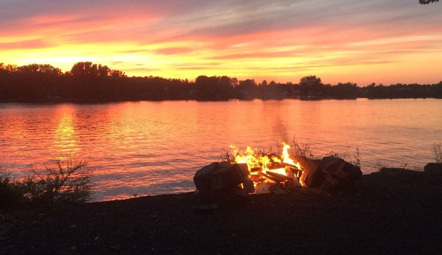 “ FALL 3 DAY TRIPS FOLIAGE base spot”Fishing, Dock, Fire Pit, Boat launch & Boat