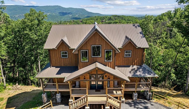 Fantastic Wooden Cabin with Pool Table and Hot-tub in Sevierville, Tennessee