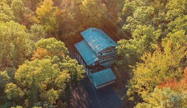 Forest Trails Wraparound Deck Hot Tub EV Charger Pet Friendly Long Stay