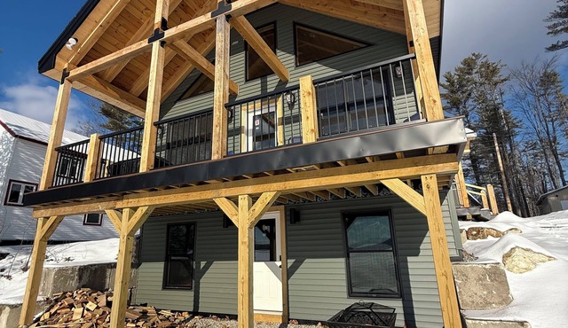 Four seasons, waterfront, private beach! Elegant cozy cabin lakeside retreat!