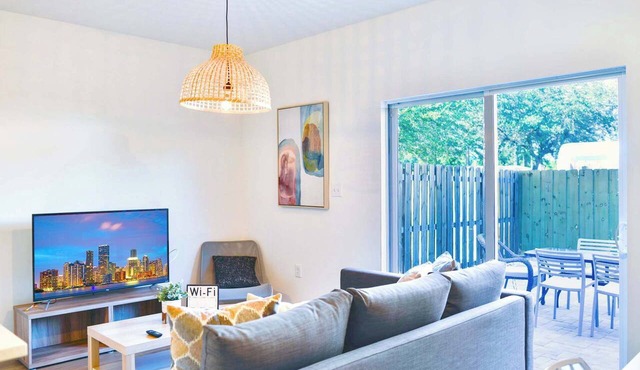 Free Parking | Modern 2-Floor Townhouse