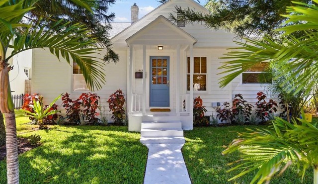 Garden Oasis with Pool and Cabana mins to Beach