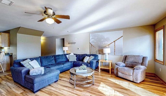 Golf course-front condo with pool, hot tub, dock, tennis, golf, & private beach in Arkdale