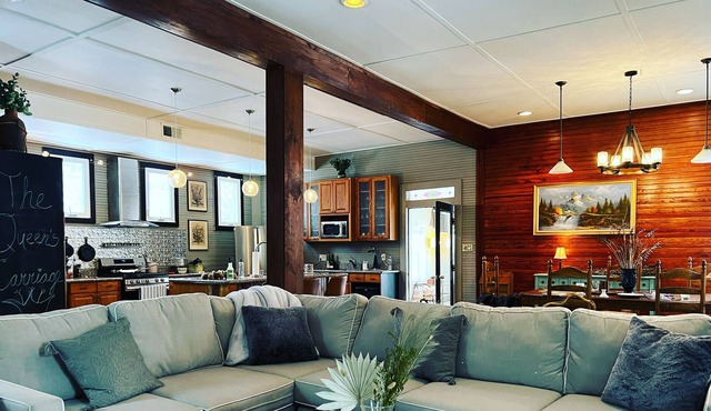 Gorgeous restored Carriage House in the Queen of the Catskills!