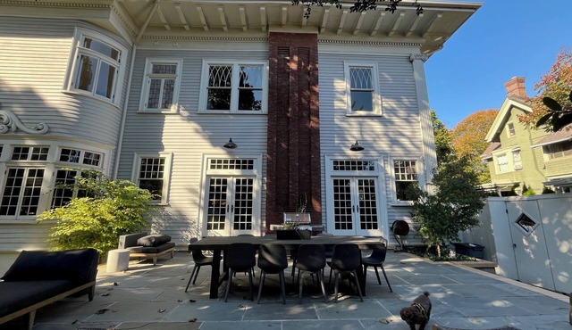Grand Brooklyn Mansion- 9-bedrm 7.5 Bath with AC- next to Prospect Park