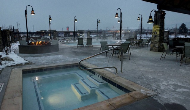 Heated Pool & Hot Tub. Near Jordan Landing!