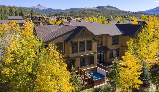 Highland House | Hot Tub & Free Ski Shuttle!