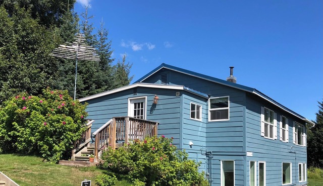 Historic Home Comfort, Convenience, and Views!
