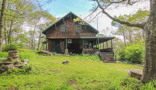 Historic Home with Large Deck, Free WiFi, Washer/Dryer - Near Beach and Downtown