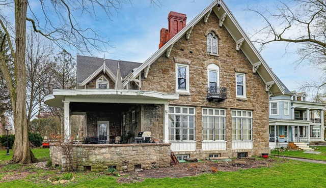 Historic Victorian Cottage, 1 Mi to Niagara Falls