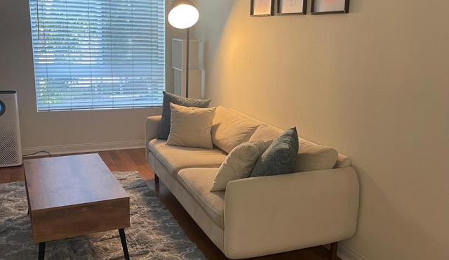 Holiday in LA - 1br with Free parking, Laundry, Pool