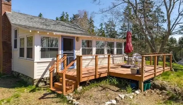 Hooked on The Harbor! A Peaceful Cottage Stay!