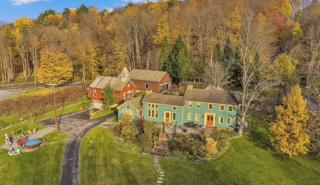 Hot Tub & Large Yard: Elegant Deansboro Getaway