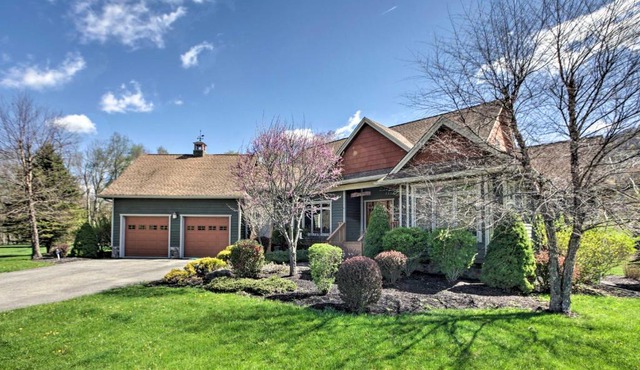 House w/Deck, Fire Pit - 15 Mins to Snowshoe! in Slaty Fork