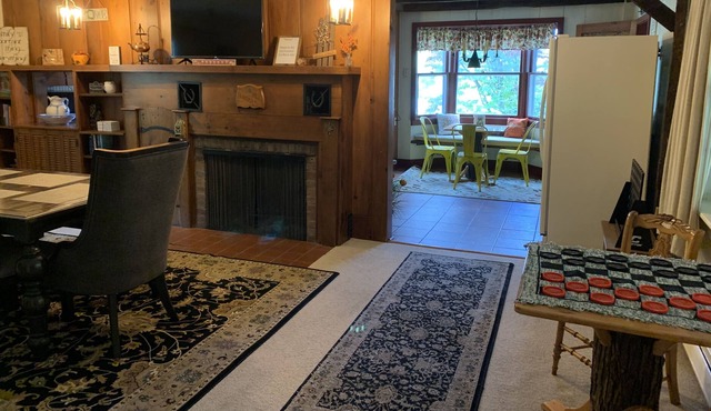 Hunters Hill Retreat! 5 Bedrooms, 2 baths, 4 minutes to Bristol Mountain!
