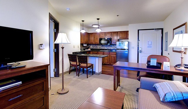 Ideal Location! Free Breakfast Buffet. Pool, Hot Tub & Waterslide. Near Salt Palace Convention Center!