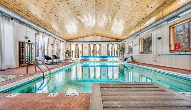 INDOOR POOL, HOT TUB, PRIVATE 86 acre Retreat and Event Space