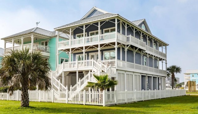 July 22-24 Available! Just 5 min walk to beach! Wrap around decks. Gulf Views!