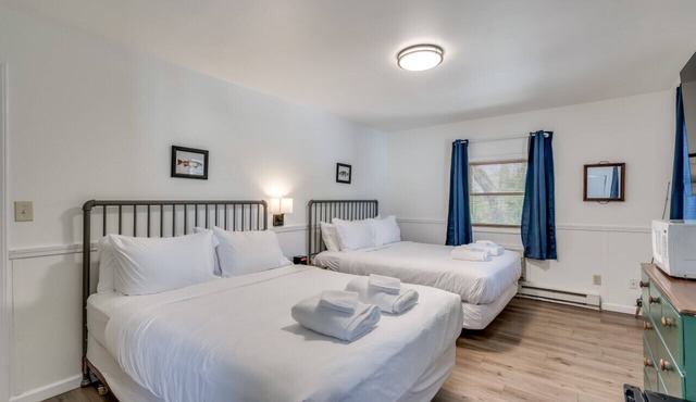 K's Motel with Stunning St. Lawrence River Views - Room 7