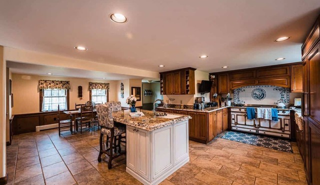 Kingfield Ranch: Cozy Home with a View