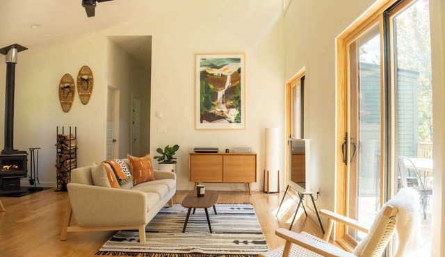 Knickerbocker Knoll -Tranquil & Modern Home with Hot Tub