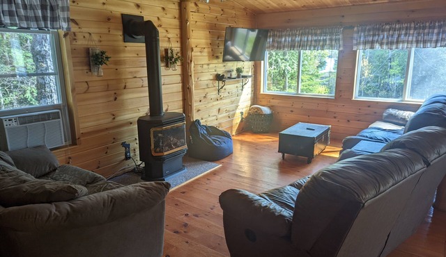 Knotty Pine Home- 2 Min Walk to Lake and Dock