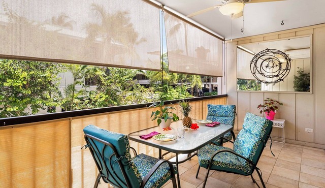 Kona Plaza#221 Stylish Condo, Able to Walk to everything, Heart of Town, AC!