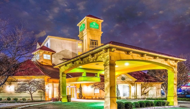 La Quinta Inn & Suites by Wyndham Colorado Springs South AP