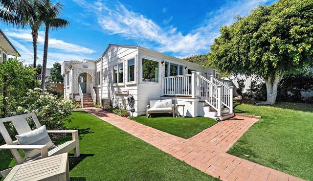 Laguna Beach House - steps from the sand!