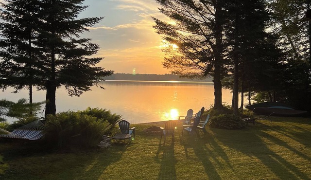 Lake Front House ~ Fire pit ~ Canoes/Kayaks ~ Large Deck ~Grill - Secluded Beach
