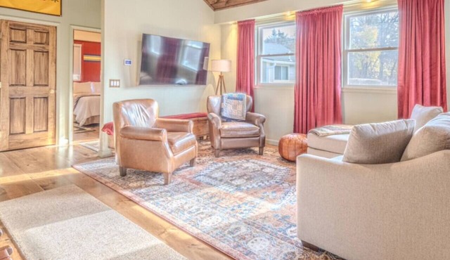 Lake George Luxury Cabin (2 bed/2 bath)