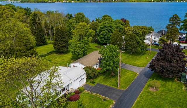 Lake Views | Cayuga Wine Trail | Hot Tub | FLX