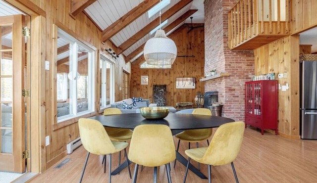 Lakefront Berkshire Retreat. Relax, go outdoors hike, ski, explore art & culture