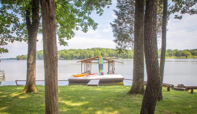 Lakefront cottage, near Nashville TN, restaurants/shopping closeby