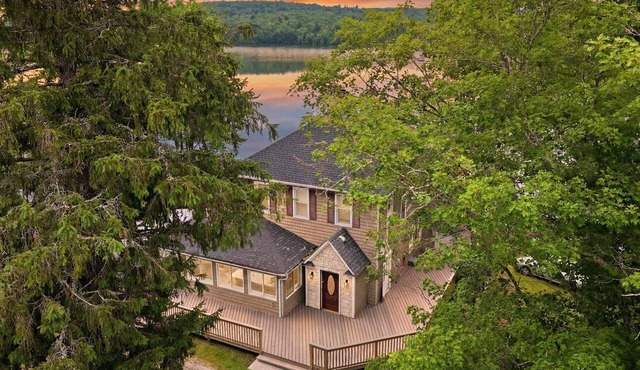 Lakefront Group Retreat on Swan Lake | Sleeps 18 | Kayaks, Fire Pit & Dock