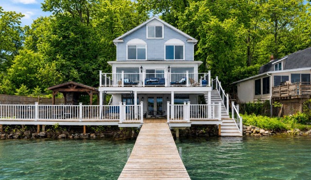 Lakefront | Hot Tub | 10 Guest | Dock + Kayaks