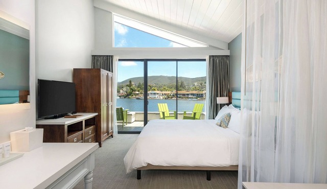 Lakehouse Resort