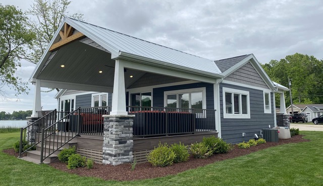 Lakeside Luxury & Comfort W/Pontoon Rental!