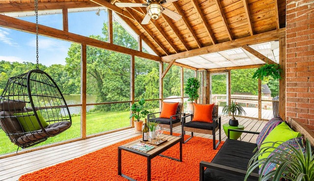 Lakeview 4BR Home w/Screened Porch, Deck View, Game room Near HPU, GSO & Winston