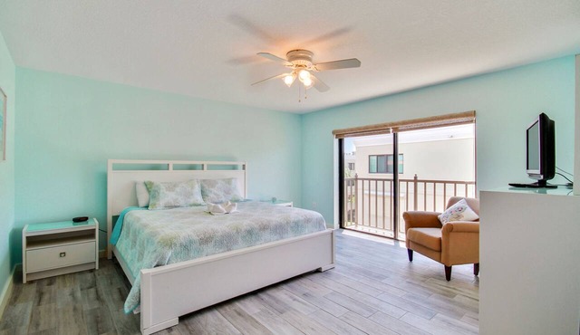 Land's End 401 building 7 Top Floor, fully updated with awesome Gulf view!