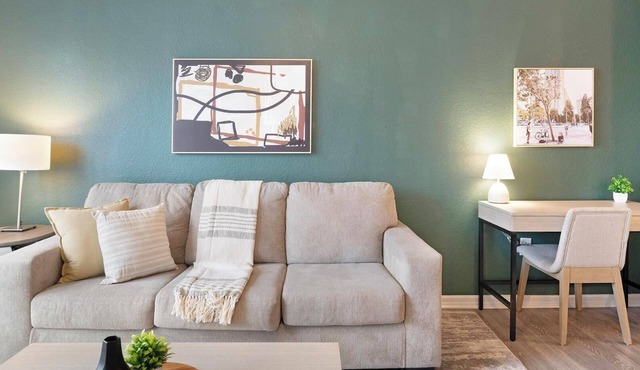 Landing | Beautiful 1BD, Clubhouse, Gym