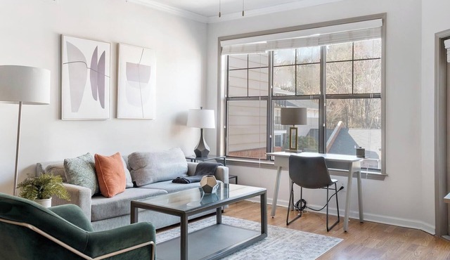 Landing | Beautiful 2BD, Gym, Pool