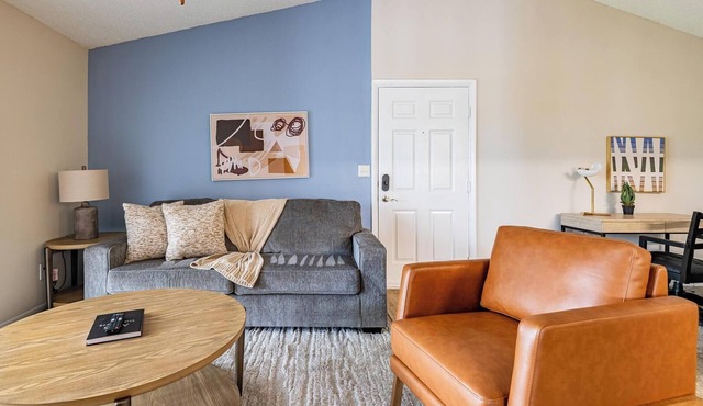 Landing | Beautiful 2BD, Tennis Court, Gym