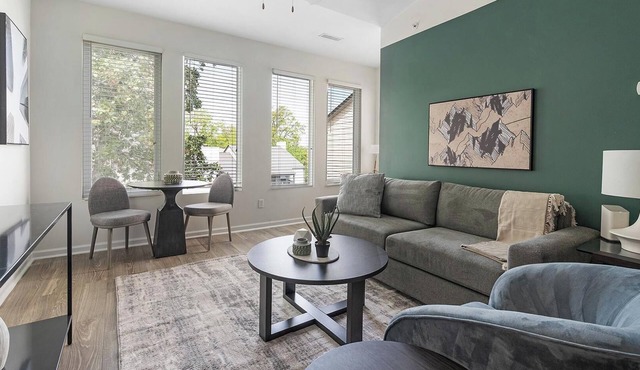 Landing | Chic 1BD, Pool, Gym